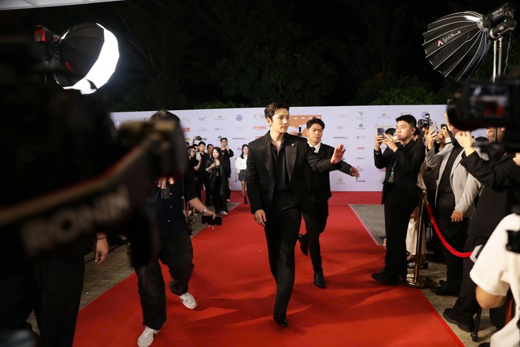 Ji Chang Wook “hạ cánh” thảm đỏ, DANAFF IV trở thành điểm hẹn điện ảnh quốc tế ảnh 1