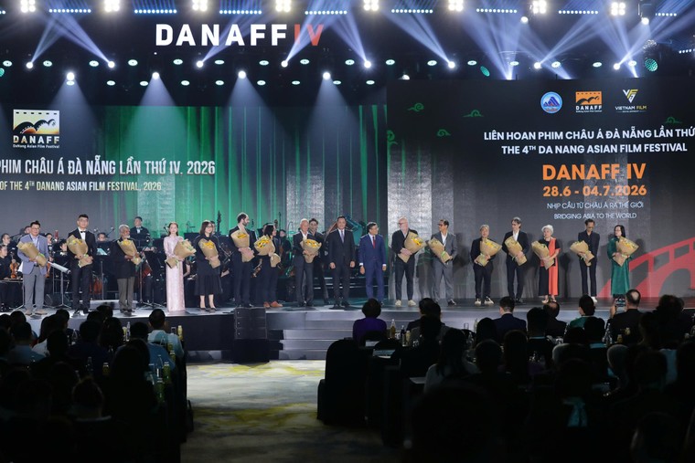 DANAFF IV trao Giải Thành tựu điện ảnh trọn đời cho Bill Mechanic ảnh 4
