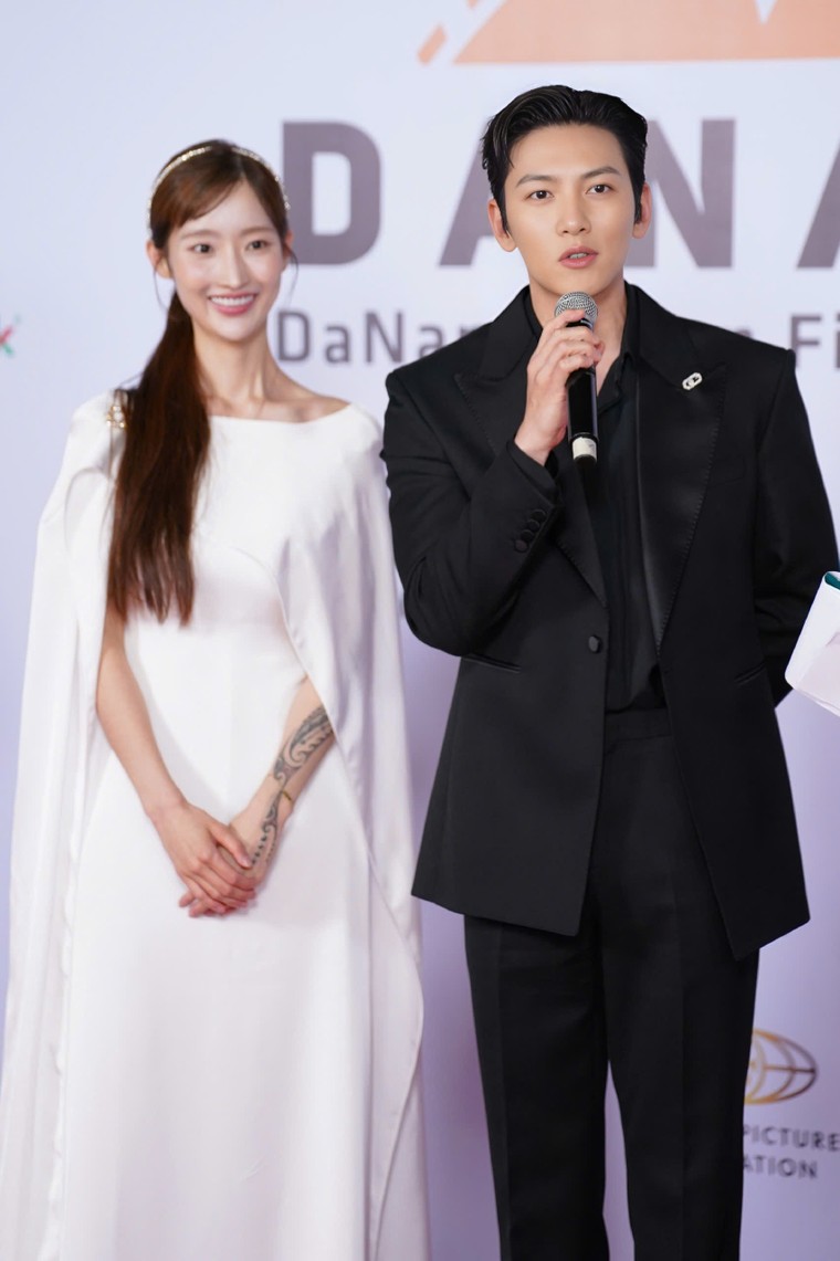 Nữ TikToker Hàn Quốc bất ngờ vì Ji Chang Wook quá thân thiện ảnh 1