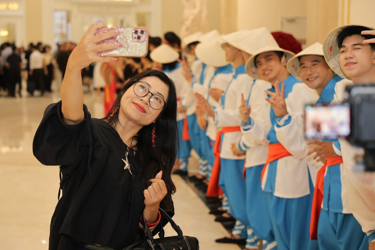 Đất nước thiên hùng ca – Siêu show quy mô “thổi hồn” 4.000 năm lịch sử ảnh 9