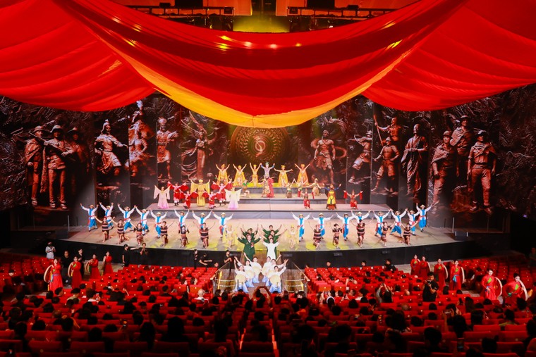 Đất nước thiên hùng ca – Siêu show quy mô “thổi hồn” 4.000 năm lịch sử ảnh 1