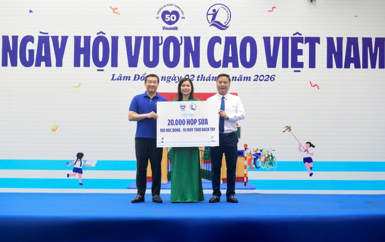 Vinamilk cùng Quỹ sữa Vươn cao Việt Nam lan tỏa cơ hội và niềm tin cho trẻ em Lâm Đồng ảnh 1