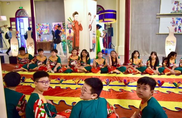 Muôn sắc màu Trung thu phố cổ ảnh 1