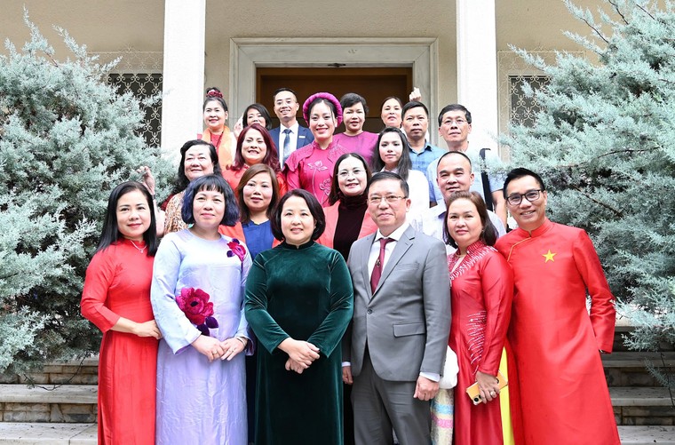 TS. Lê Thị Hồng Oanh được ghi nhận vì những đóng góp sáng tạo trong công tác cộng đồng ảnh 1