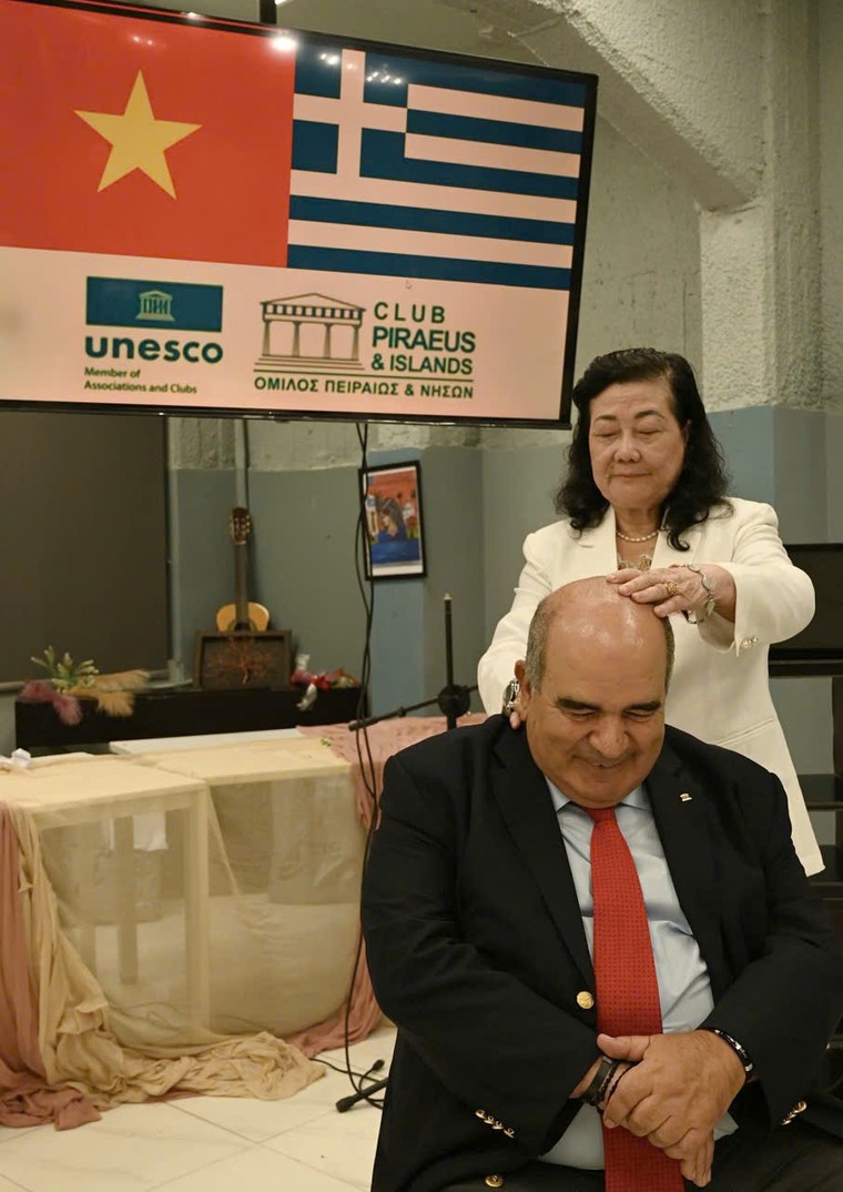 Lương y Nguyễn Thị Hồng Phong nhận bằng khen vì đóng góp trong công tác an sinh xã hội và chăm sóc sức khỏe cộng đồng ảnh 2
