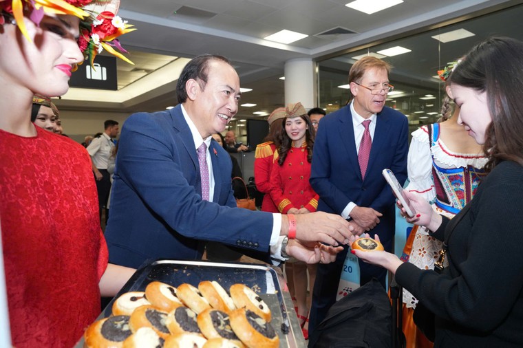 Vietjet khai trương loạt đường bay Hà Nội – Almaty, Hà Nội – Praha và Almaty – Praha, tăng cường kết nối Á – Âu ảnh 1