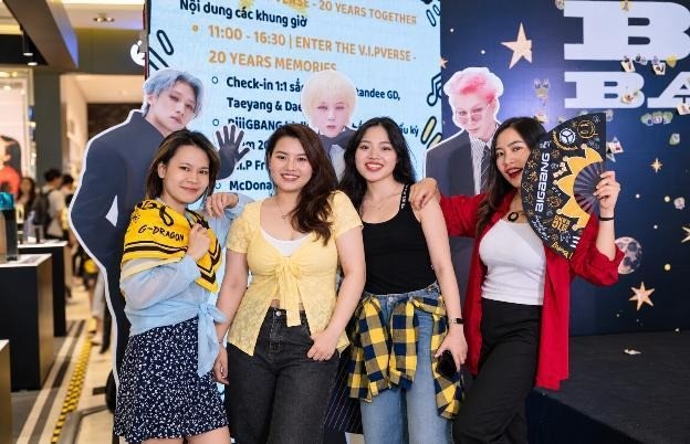 Đến Vincom dịp 20/10: Đi xe hoa hồng, tư vấn phong cách từ stylist, tận hưởng ngày hội "Chiều Nàng Như Ý" ảnh 3