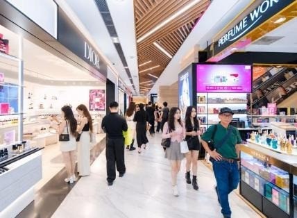 Đến Vincom dịp 20/10: Đi xe hoa hồng, tư vấn phong cách từ stylist, tận hưởng ngày hội "Chiều Nàng Như Ý" ảnh 5