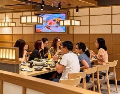 Đến Vincom dịp 20/10: Đi xe hoa hồng, tư vấn phong cách từ stylist, tận hưởng ngày hội "Chiều Nàng Như Ý" ảnh 7
