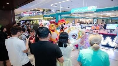 Đến Vincom dịp 20/10: Đi xe hoa hồng, tư vấn phong cách từ stylist, tận hưởng ngày hội "Chiều Nàng Như Ý" ảnh 8