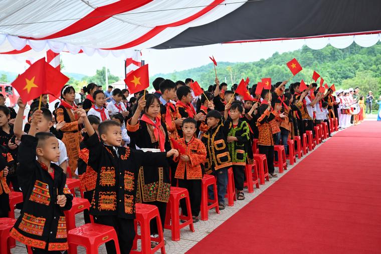 Những “người hùng” thầm lặng phía sau mái trường dân tộc nội trú vùng biên ảnh 2