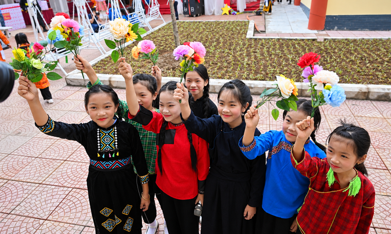 Những “người hùng” thầm lặng phía sau mái trường dân tộc nội trú vùng biên ảnh 11