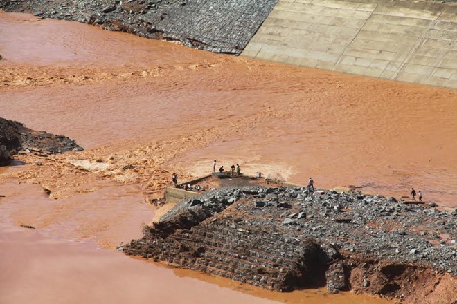 Vụ vỡ đường dẫn thủy điện: Chưa ai nhận trách nhiệm ảnh 1