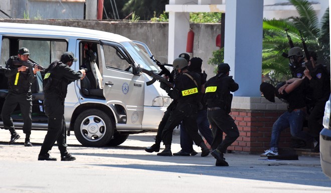 Diễn tập chống khủng bố ở nhà máy lọc dầu Dung Quất ảnh 8