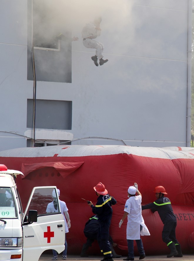 Diễn tập chống khủng bố ở nhà máy lọc dầu Dung Quất ảnh 12