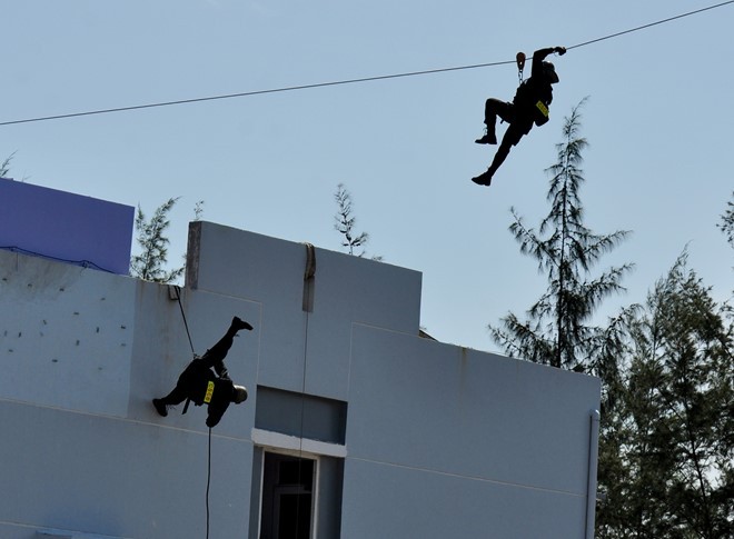 Diễn tập chống khủng bố ở nhà máy lọc dầu Dung Quất ảnh 5