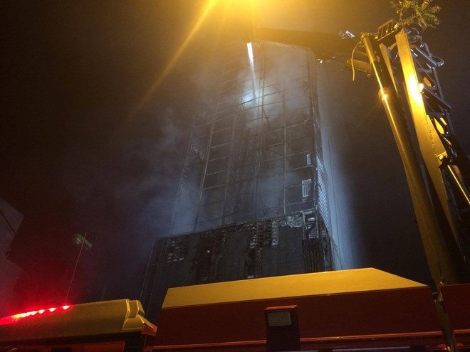 Hiện trường cháy quán karaoke 8 tầng ven sông Tô Lịch ảnh 7