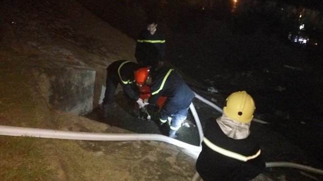 Hiện trường cháy quán karaoke 8 tầng ven sông Tô Lịch ảnh 8