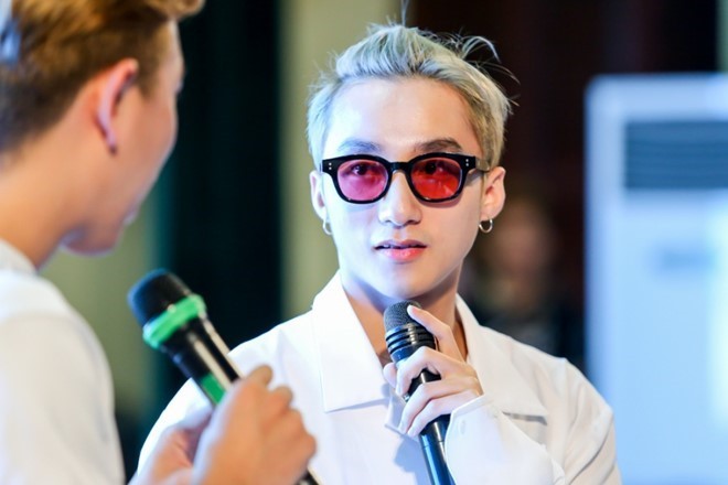 Những bộ cánh khó hiểu của Sơn Tùng MTP ảnh 3