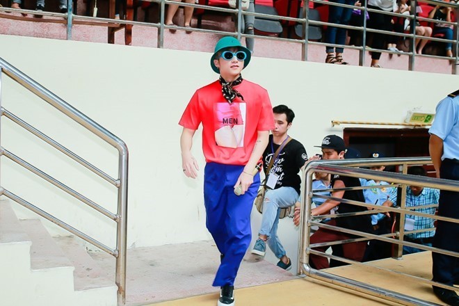 Những bộ cánh khó hiểu của Sơn Tùng MTP ảnh 5