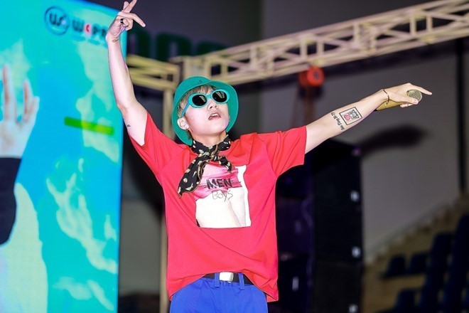 Những bộ cánh khó hiểu của Sơn Tùng MTP ảnh 6