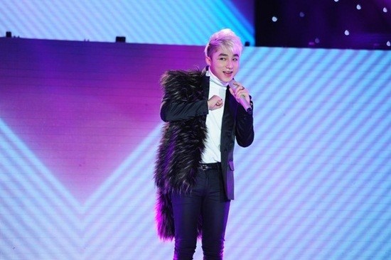 Những bộ cánh khó hiểu của Sơn Tùng MTP ảnh 9