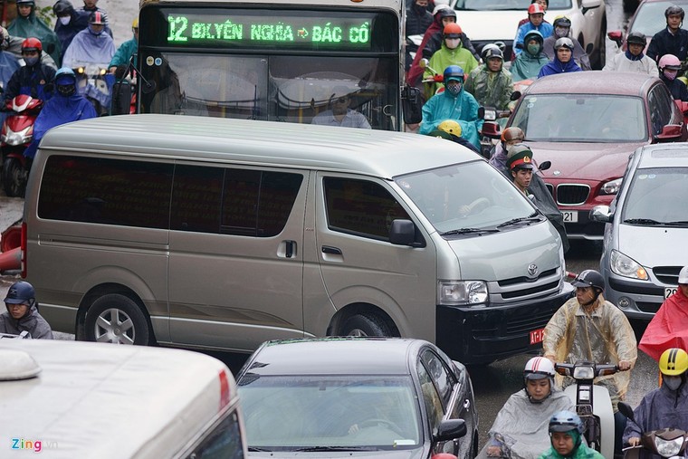 Đi tìm thủ phạm gây ùn tắc giao thông ở Hà Nội ảnh 6