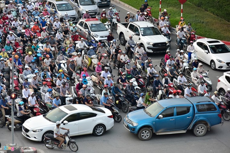 Đi tìm thủ phạm gây ùn tắc giao thông ở Hà Nội ảnh 13