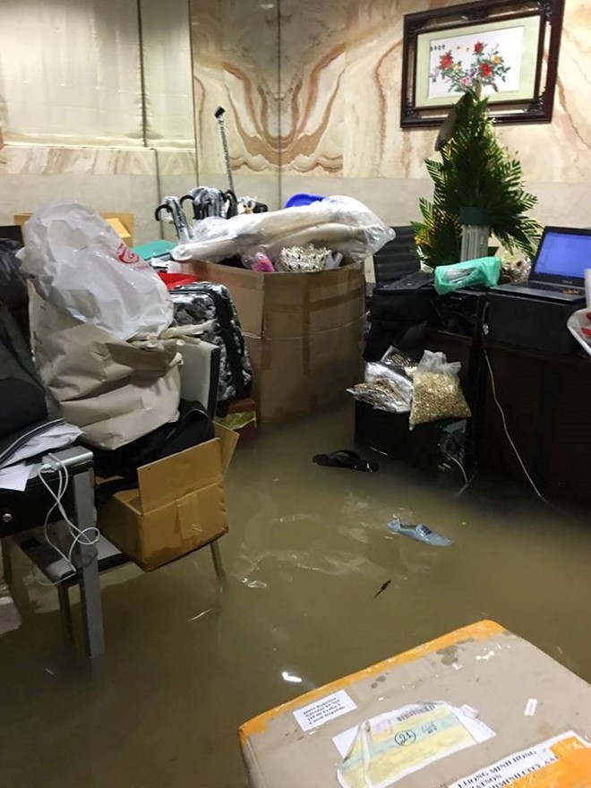 Biệt thự 3 triệu USD của Mr. Đàm bị ngập sâu sau mưa lớn ảnh 4