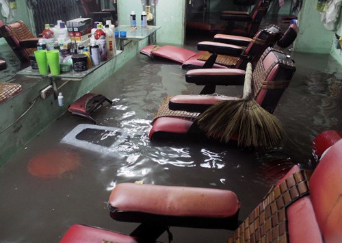 Sài Gòn rối loạn vì ngập nặng ảnh 4