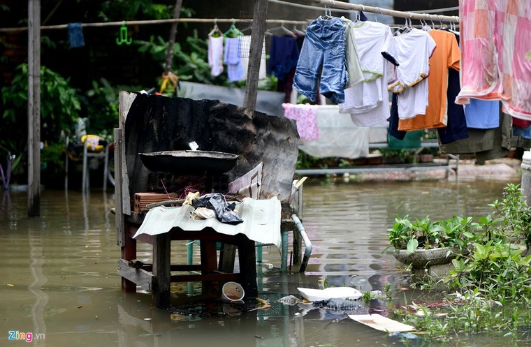 Sống chung với nước ngập cả ngày ở Sài Gòn ảnh 14