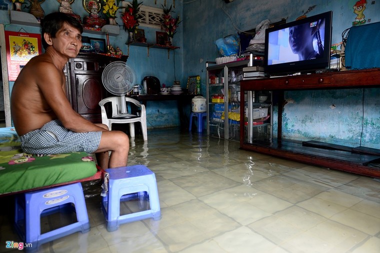 Sống chung với nước ngập cả ngày ở Sài Gòn ảnh 6