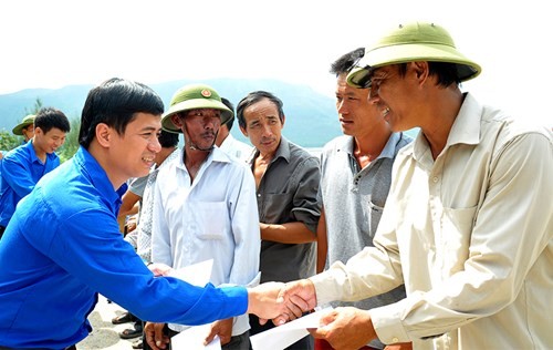 Tặng quà học sinh, ngư dân bị ảnh hưởng sự cố môi trường ảnh 11