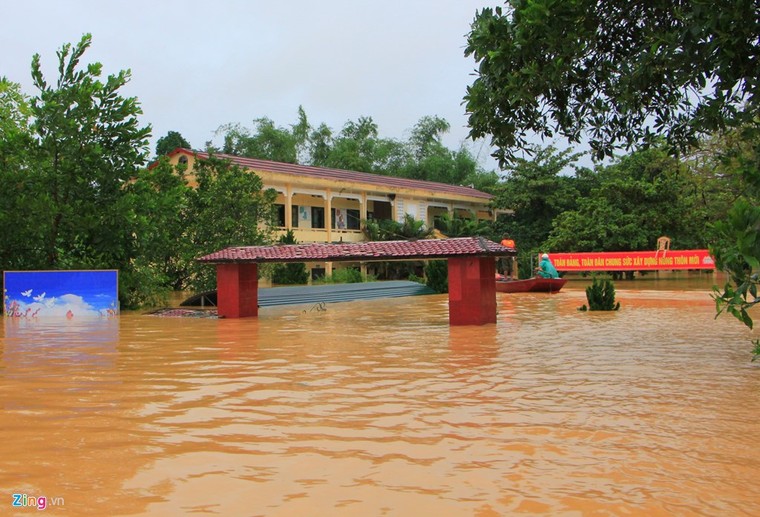 Cuoc song dao lon noi 'ron lu' Ha Tinh hinh anh 1
