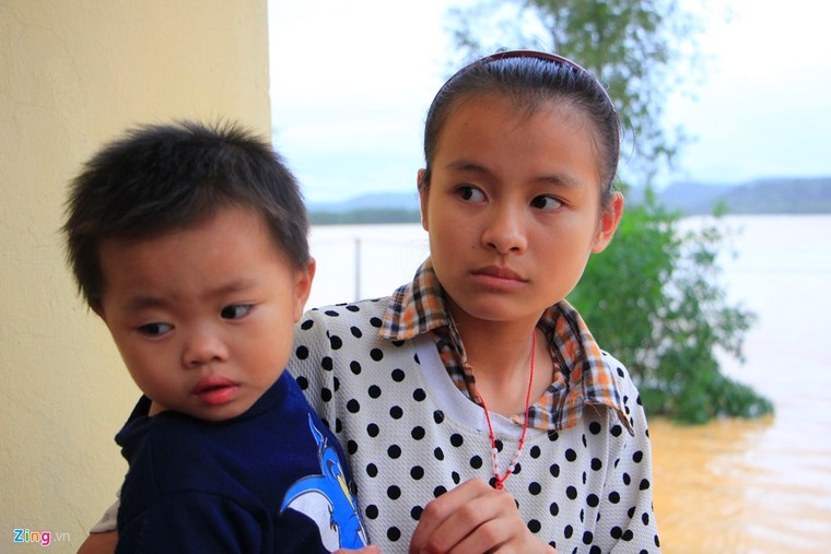 Cuoc song dao lon noi 'ron lu' Ha Tinh hinh anh 6