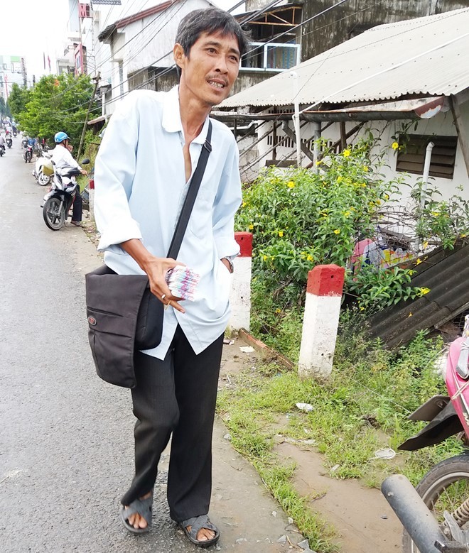 Người bán vé số độc đắc 92 tỷ đồng kể chuyện phải lánh mặt ảnh 2