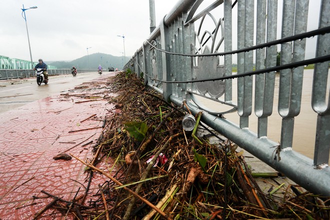 Tan hoang vùng rốn lũ Phú Yên ảnh 12