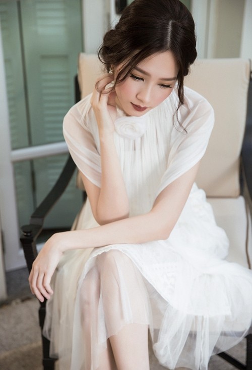 Hoa hậu Thu Thảo hóa cô dâu với váy cưới xuyên thấu ảnh 2