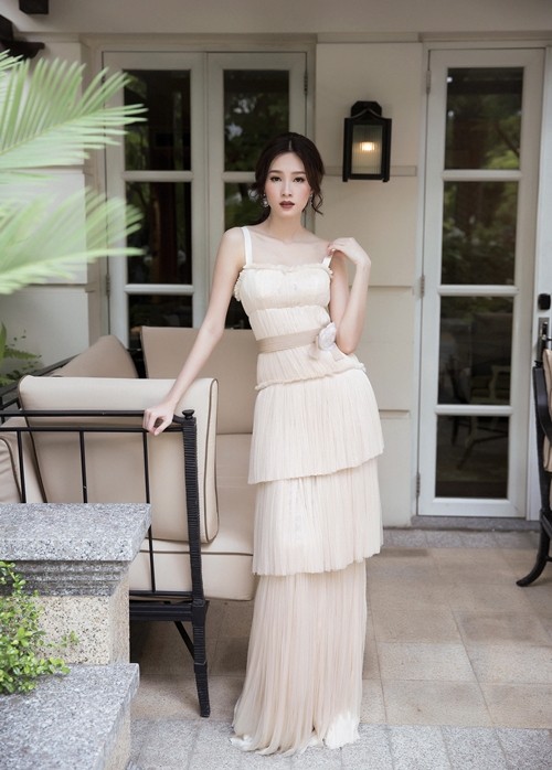 Hoa hậu Thu Thảo hóa cô dâu với váy cưới xuyên thấu ảnh 3