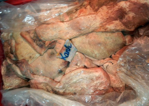 Phát hiện 2 tấn vú heo hôi thối trong biệt thự ở Sài Gòn ảnh 1