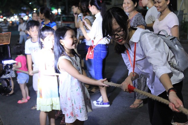 Phố đi bộ tại Hà Nội: Các điểm vui chơi giải trí còn hạn chế ảnh 1