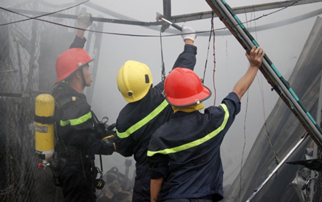 Cháy rụi 4 căn nhà ở làng đại học TP HCM ảnh 2