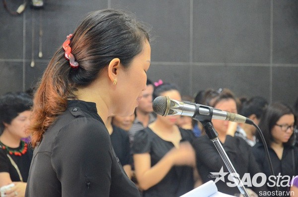 Đám tang đẫm nước mắt của bé trai tử vong do tấm tôn cứa cổ ở Hà Nội ảnh 10