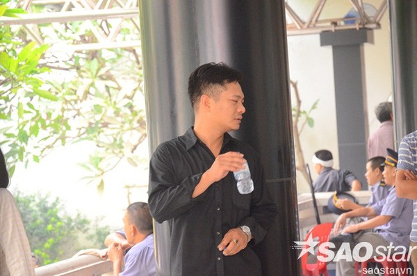 Đám tang đẫm nước mắt của bé trai tử vong do tấm tôn cứa cổ ở Hà Nội ảnh 7