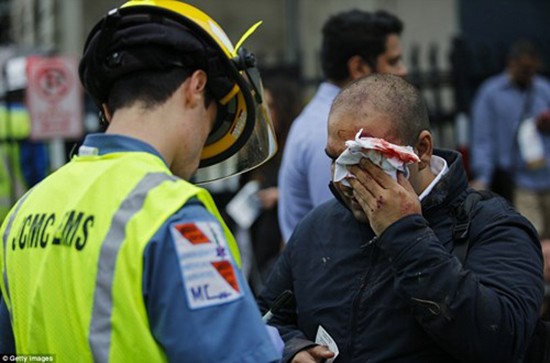 Hiện trường vụ tàu lao nhanh kinh hoàng khiến nhà ga đổ sập ảnh 6