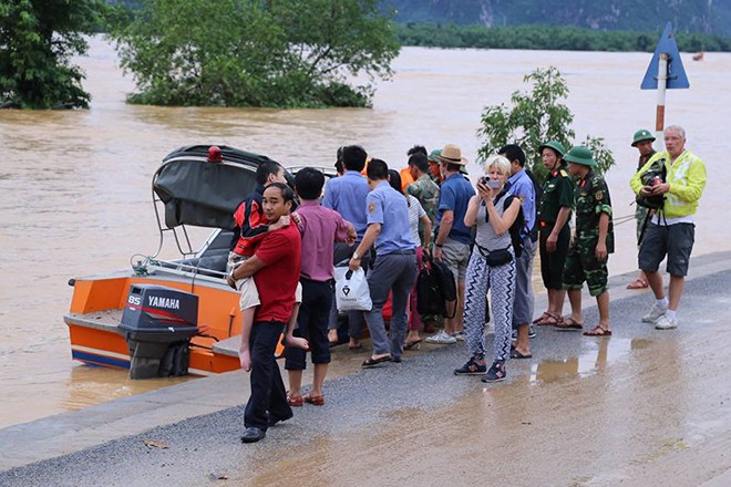 Ray đường sắt treo lơ lửng vì xói nền ảnh 5