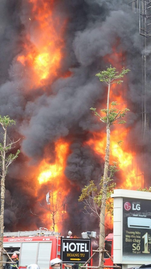Triệu tập nhóm thợ hàn trong vụ cháy quán karaoke ở Cầu Giấy ảnh 1