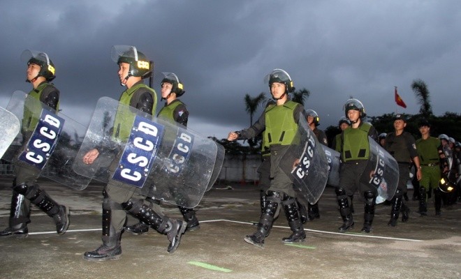 Hơn 100 học viên cai nghiện đốt trại, ném đá cảnh sát ảnh 10