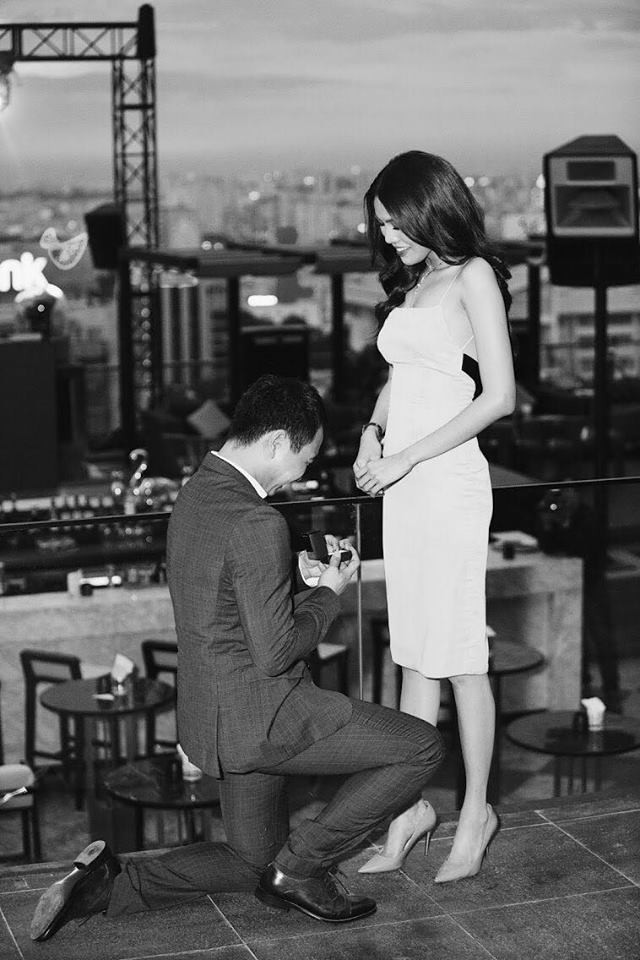 Lan Khuê hạnh phúc bật khóc vì được bạn trai đại gia bất ngờ cầu hôn ảnh 1