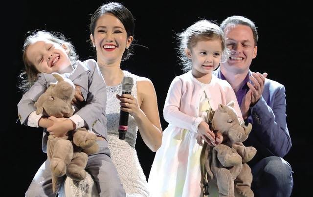 Hồng Nhung bất ngờ tuyên bố đã chia tay chồng tây ảnh 3